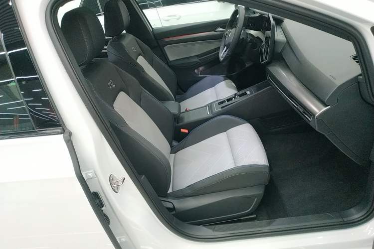 Used Volkswagen Golf 2025 300TSI R-Line