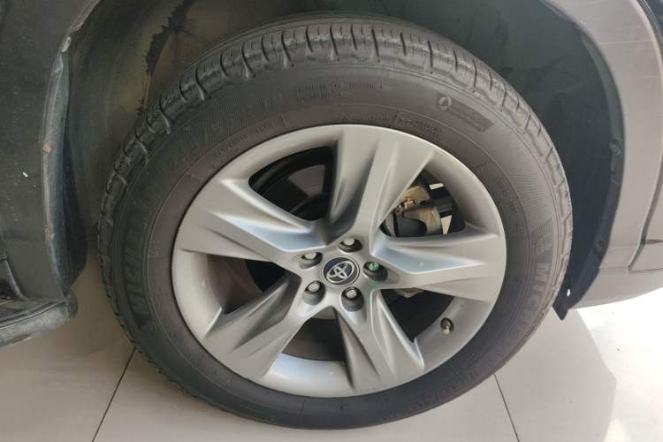 Used Toyota Highlander 2018 2.0T Four-Wheel Drive Luxury Edition 7 Seats China V Emission Standard
