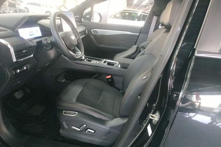 Used Geely Auto Haoyue L 2025 2.0T DCT Luxury Edition
