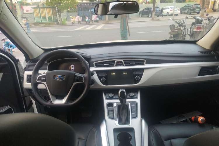 Used Geely Auto Emgrand X7 Sport 2018 1.8TD Automatic Two-Wheel Drive Smart 4G Connected Version
