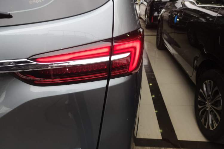 Used Buick GL8 2023 Land Executive Class Comfort Model