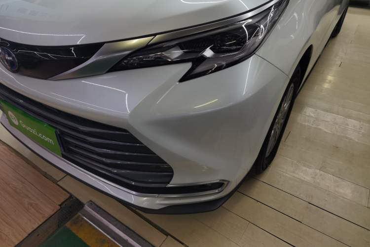 Used Toyota Sienna 2021 2.5L Hybrid Premium Edition
