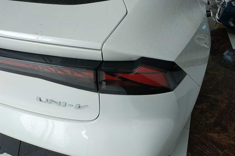 Used Changan UNI-V 2022 1.5T Prestige Version