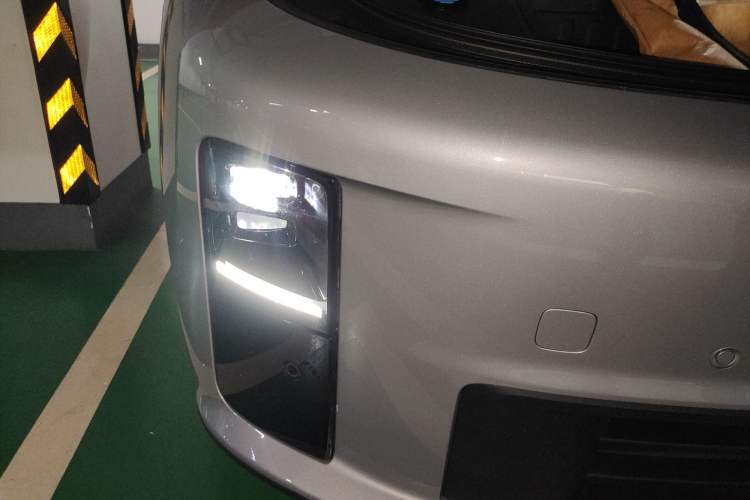 Used Li Auto Li Auto i6 2025 Model Four-Wheel-Drive Standard Type
