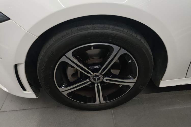 Used Mercedes-Benz A-Class 2022 Second Facelift A 200 L Sport Sedan Fashion Version
