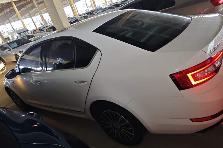 Used Skoda Octavia 2018 1.6L Automatic Luxury Edition
