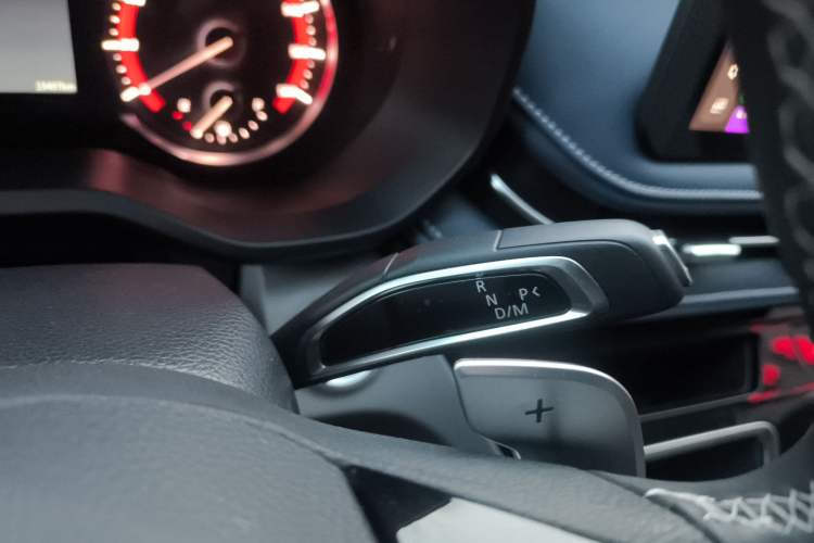 Used SAIC MAXUS Xintu V70 2025 2.0T Automatic Short Wheelbase Ultra-Low Roof Elite Edition – 5/6 Seats