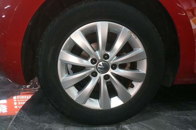 Used Volkswagen Beetle 2015 180TSI model
