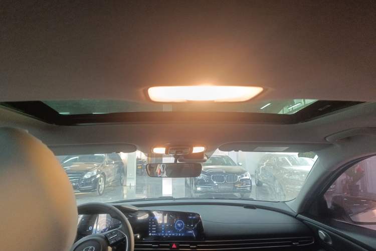 Used Hyundai Elantra 2022 1.5L CVT LUX Prestige Edition
