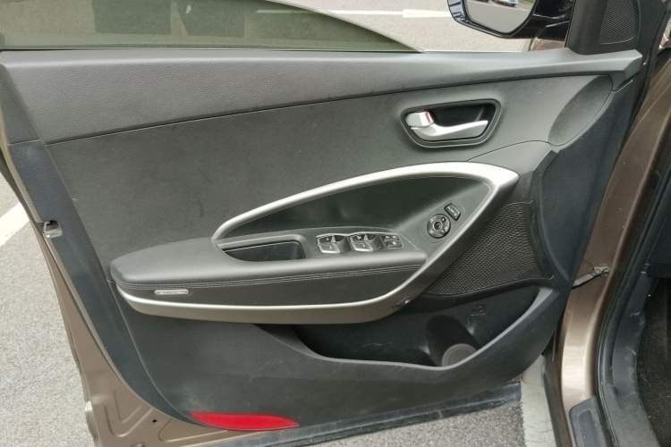 Used Hyundai Santa Fe 2013 2.4L Automatic 4x4 Comfort Edition
