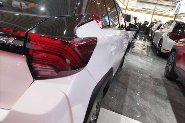 Used Toyota YARiS L 2022 X-Trail 1.5L CVT Luxury PLUS Edition
