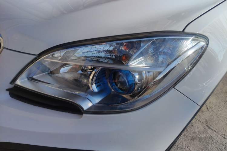 Used Buick Encore 2015 1.4T Automatic Two-Wheel Drive Urban Elite Version
