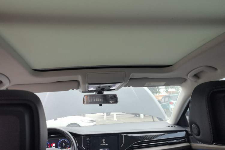 Used Volkswagen Passat 2020 330TSI Luxury Edition China VI
