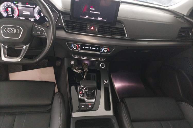 Used Audi Q5L 2022 40T Fashionable and Dynamic Model
