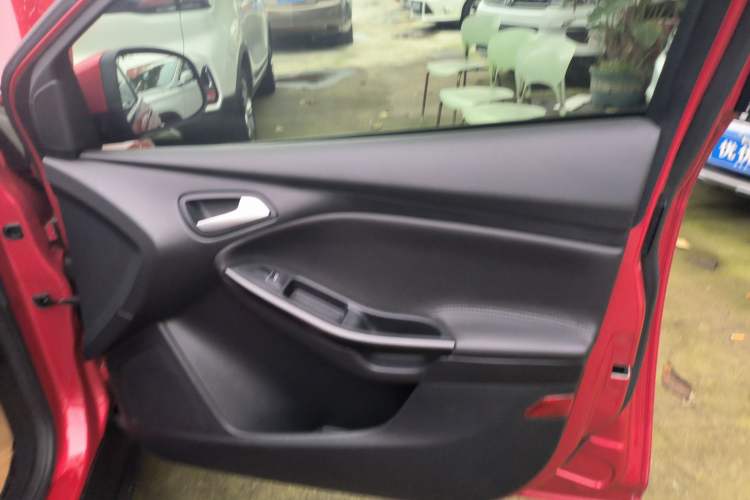 Used Ford Focus 2015 Hatchback 1.6L Automatic Fashion Edition