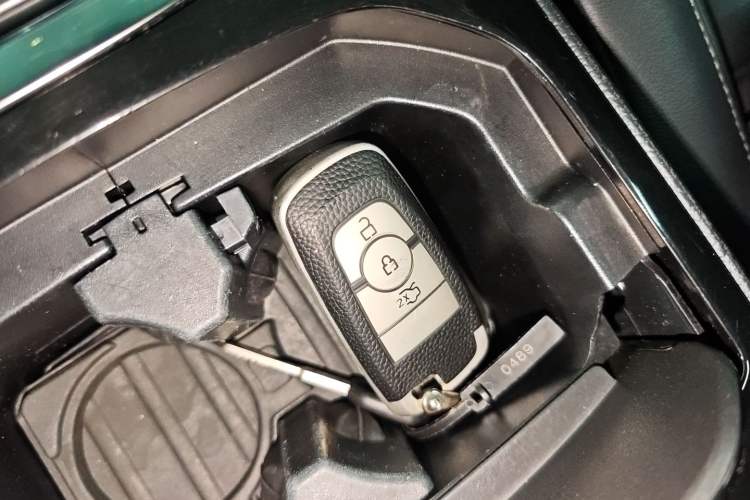 Used Ford Edge 2016 EcoBoost 245 Four-Wheel Drive Titanium Edition 7-Seater
