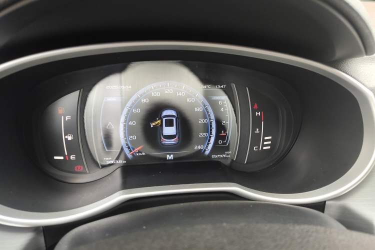 Used Geely Auto Emgrand X7 Sport 2016 2.0L Manual Smart Connect Version
