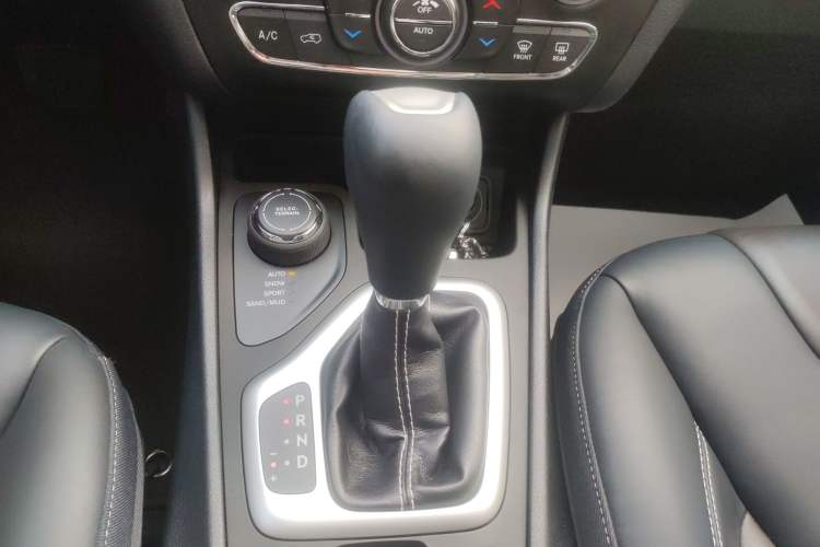 Used  Cherokee 2016 2.4L Professional Smart Version
