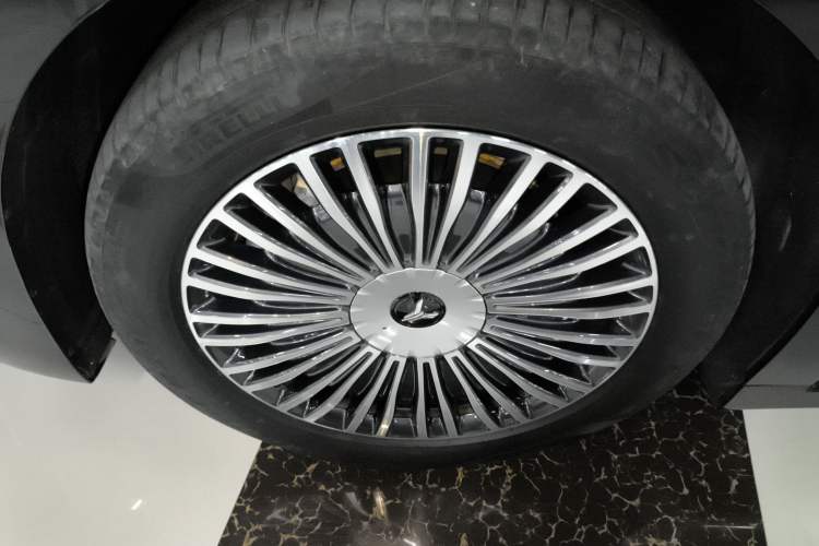 Used VOYAH Dream 2025 PHEV Four-Wheel-Drive Flagship Kunpeng Edition
