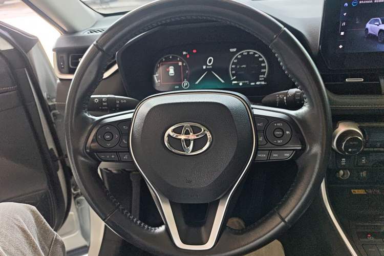 Used Toyota RAV4 2023 2.0L CVT Two-Wheel Drive 20th Anniversary Platinum Edition
