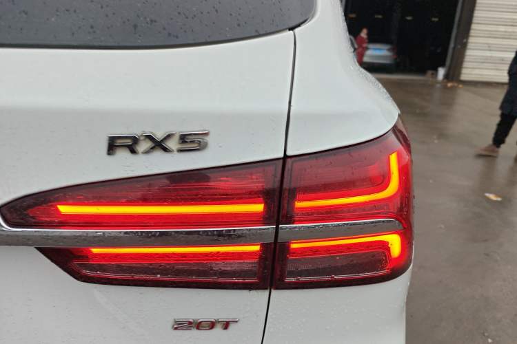 Used Roewe RX5 2016 20T Two-Wheel Drive Automatic Internet Smart Edition
