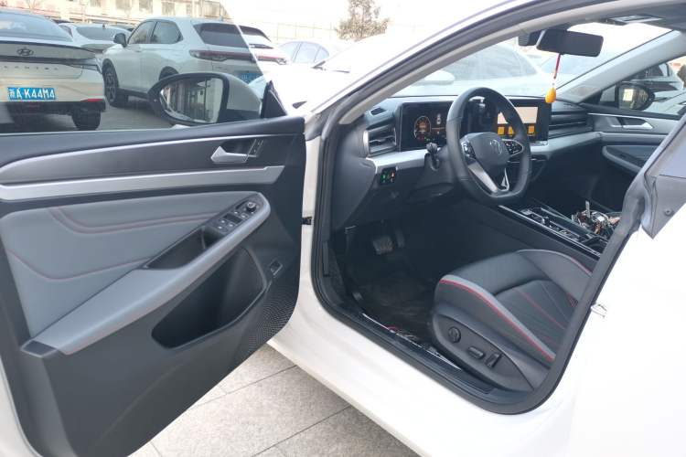 Used Volkswagen Lamando 2023 Lavida L 280TSI DSG Cool & Spicy Edition
