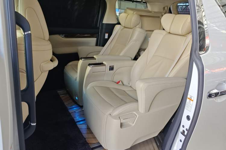 Used Toyota Alphard 2019 Dual-Engine 2.5L Luxury Edition
