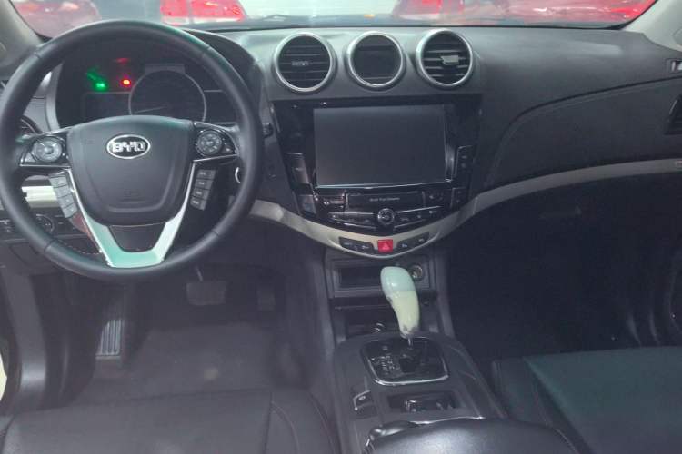 Used BYD S7 2015 2.0T Automatic Prestige Model
