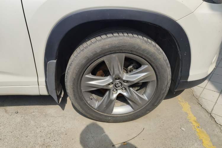 Used Toyota Highlander 2018 2.0T Four-Wheel Drive Luxury Edition 7 Seats China V Emission Standard
