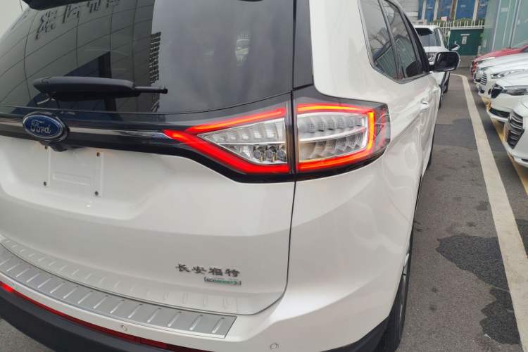 Used Ford Edge 2018 EcoBoost 245 Two-Wheel-Drive Titanium 7-Seater China VI Standard
