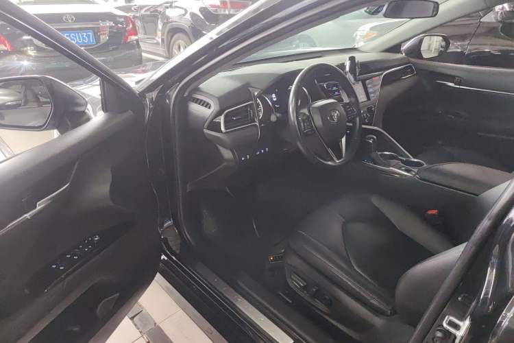 Used Toyota Camry 2018 2.0G Luxury Edition
