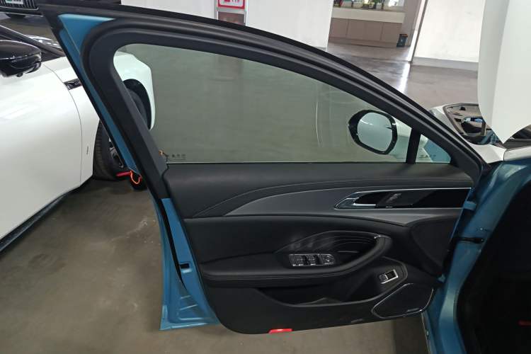 Used Hongqi H5 2024 1.5T HEV Smart Connect Flagship Edition
