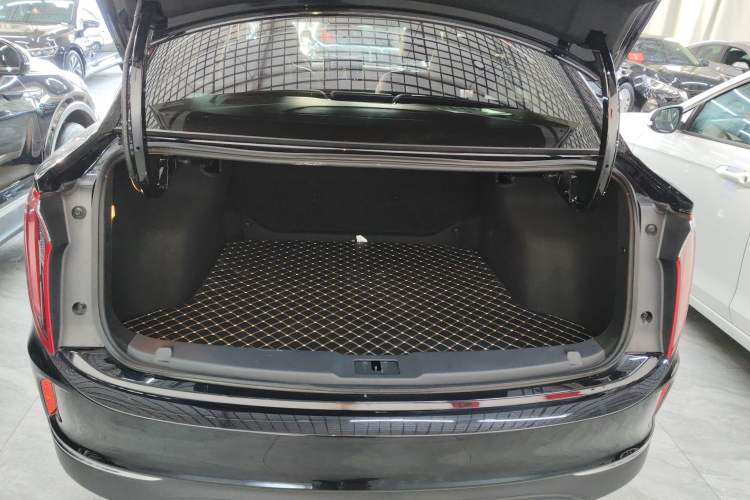 Used Hongqi E-QM5 2024 450km Range Commuter Version
