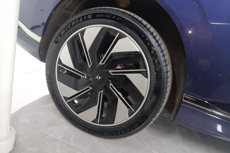 Used  eπ008 2025 210 Ultra Range-Extended Version 5 Seats
