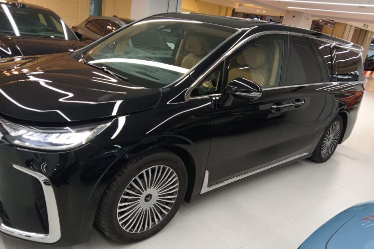 Used VOYAH Dream 2025 PHEV Four-Wheel-Drive Flagship Kunpeng Edition
