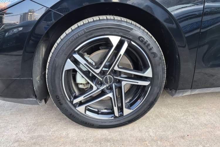 Used Roewe D7 2023 DMH 125km Superior Edition
