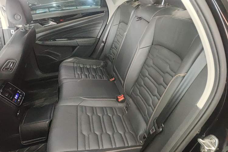 Used Volkswagen Passat 2020 330TSI Elite Edition China VI
