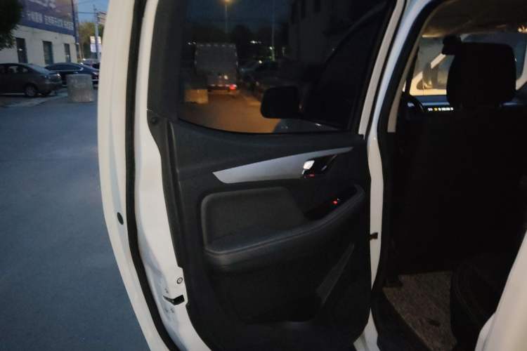 Used Isuzu JLM 2022 2.8T Classic Diesel 4x4 Comfort Version Standard Wheelbase JE493ZLQ6E
