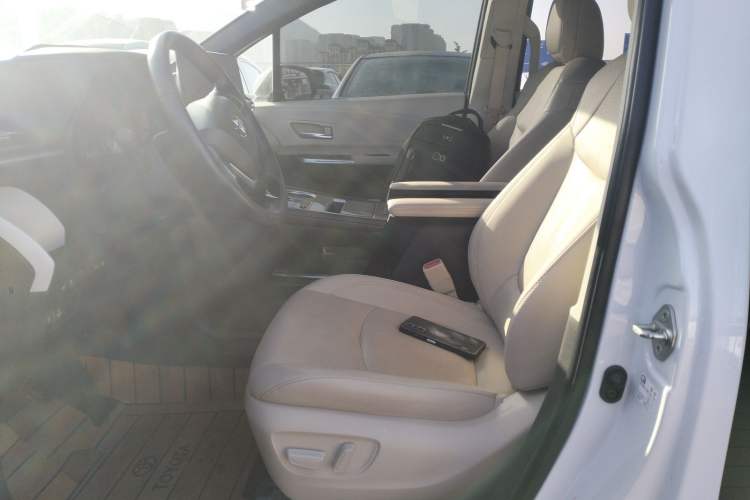 Used Toyota Sienna 2021 2.5L Hybrid Premium Edition
