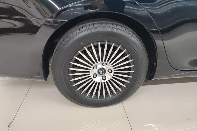 Used Toyota Camry 2015 Dual-Engine 2.5 HG Luxury Navigation Edition
