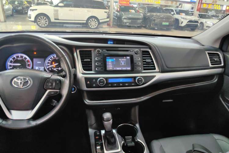 Used Toyota Highlander 2017 2.0T Four-Wheel Drive Luxury Edition 7 Seats