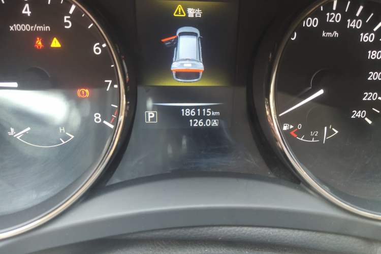 Used Nissan X-Trail 2014 2.5L CVT Leading Edition 4WD
