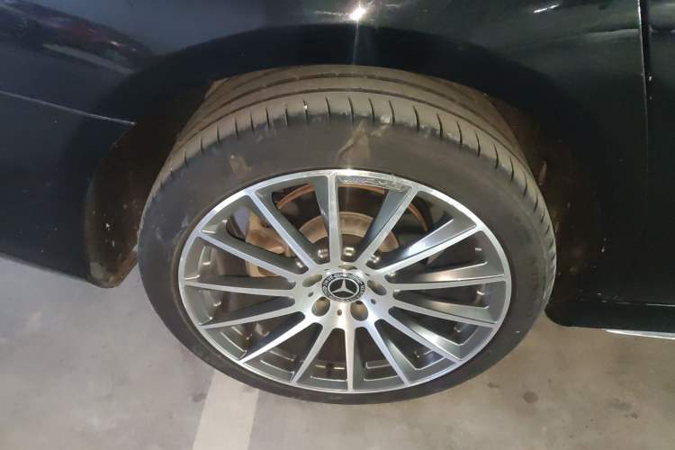 Used Mercedes-Benz E-Class 2016 E 300 L Sporty and Stylish Model
