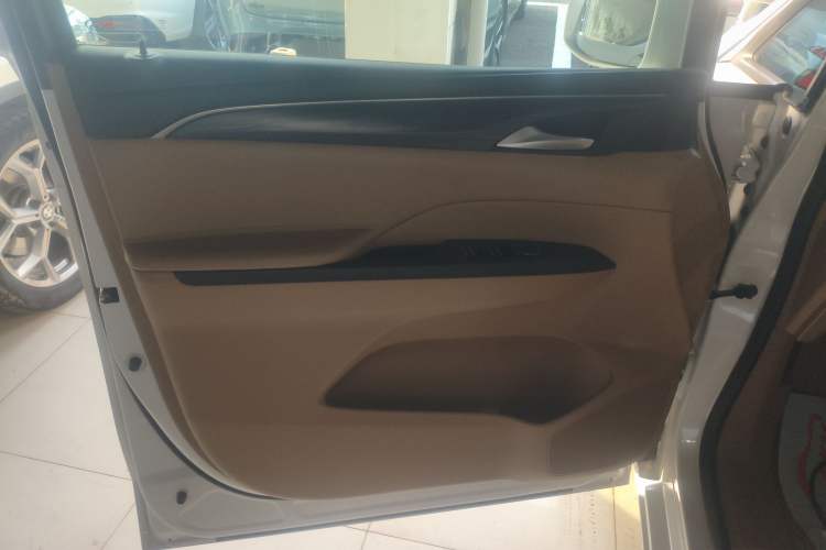 Used Buick GL8 2021 ES Landtrek 653T Luxury Model
