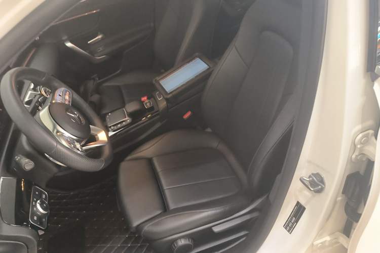 Used Mercedes-Benz A-Class 2022 Restyled A 200 L Sport Sedan Fashion Version
