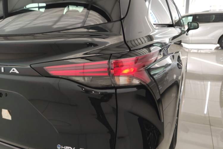 Used Toyota Granvia 2024 2.5L Hybrid Prestige PLUS Four-Wheel Drive Version