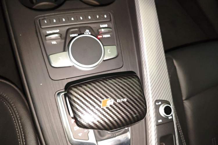 Used Audi A4L 2018 30th Anniversary Edition 40 TFSI Fashion Model
