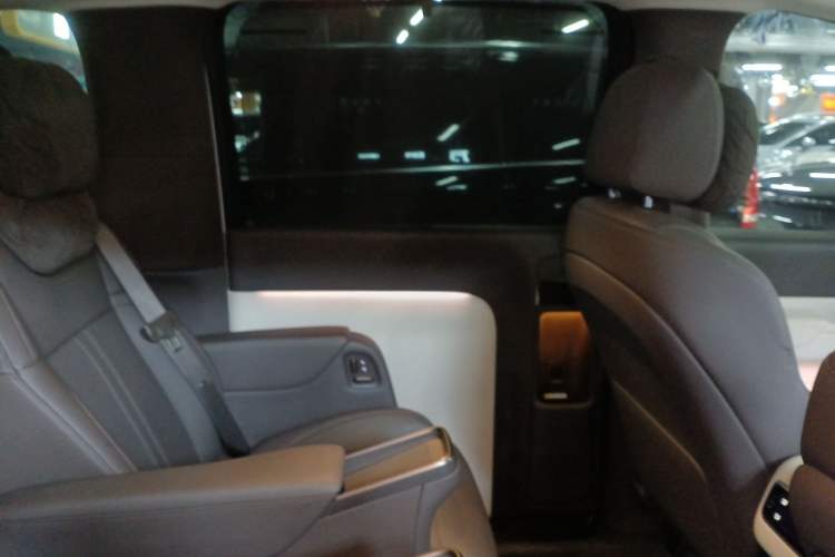 Used Li Auto MEGA 2024 Ultra Model
