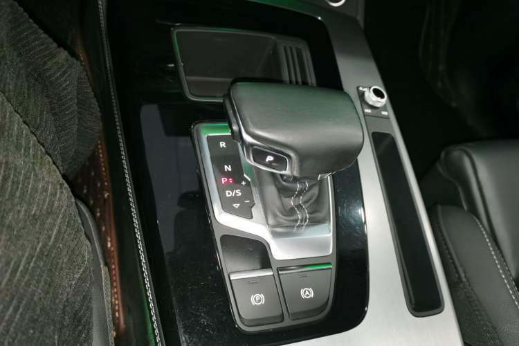 Used Audi Q5L 2022 40T Fashionable and Dynamic Model
