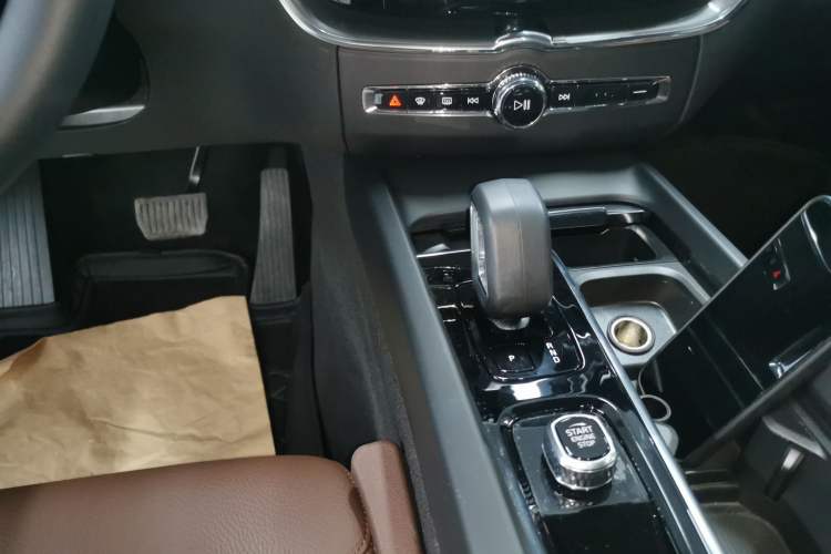 Used Volvo XC60 2025 B5 4x4 Smart Luxury Edition
